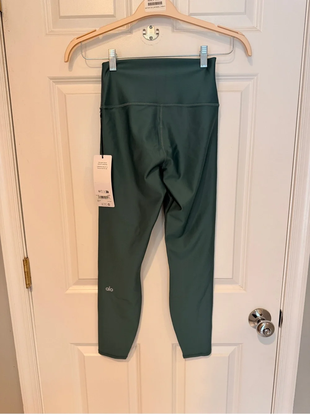 NWT ALO Yoga 7/8 Airlift High Waist Leggings in Winter Ivy Green size small